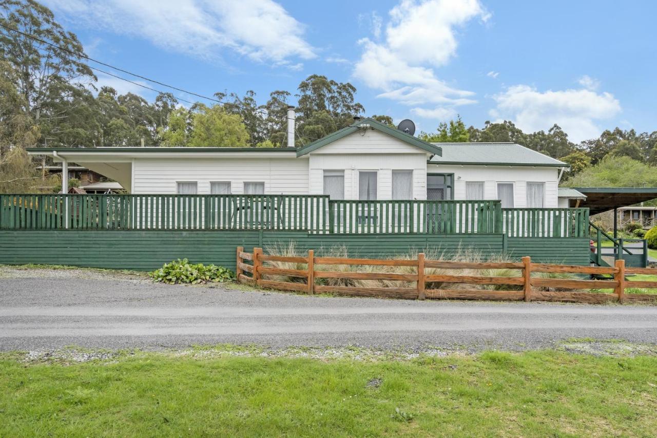 Mole Creek Cabins エクステリア 写真