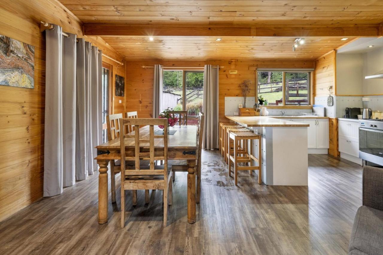 Mole Creek Cabins エクステリア 写真